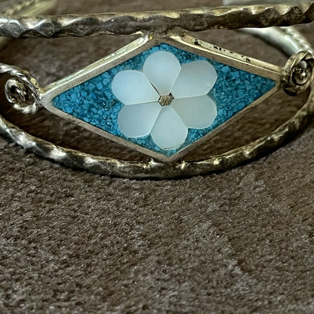 Mexican alpaca, silver Cuff bracelet~ mother of pearl inlay flower! Beautiful!